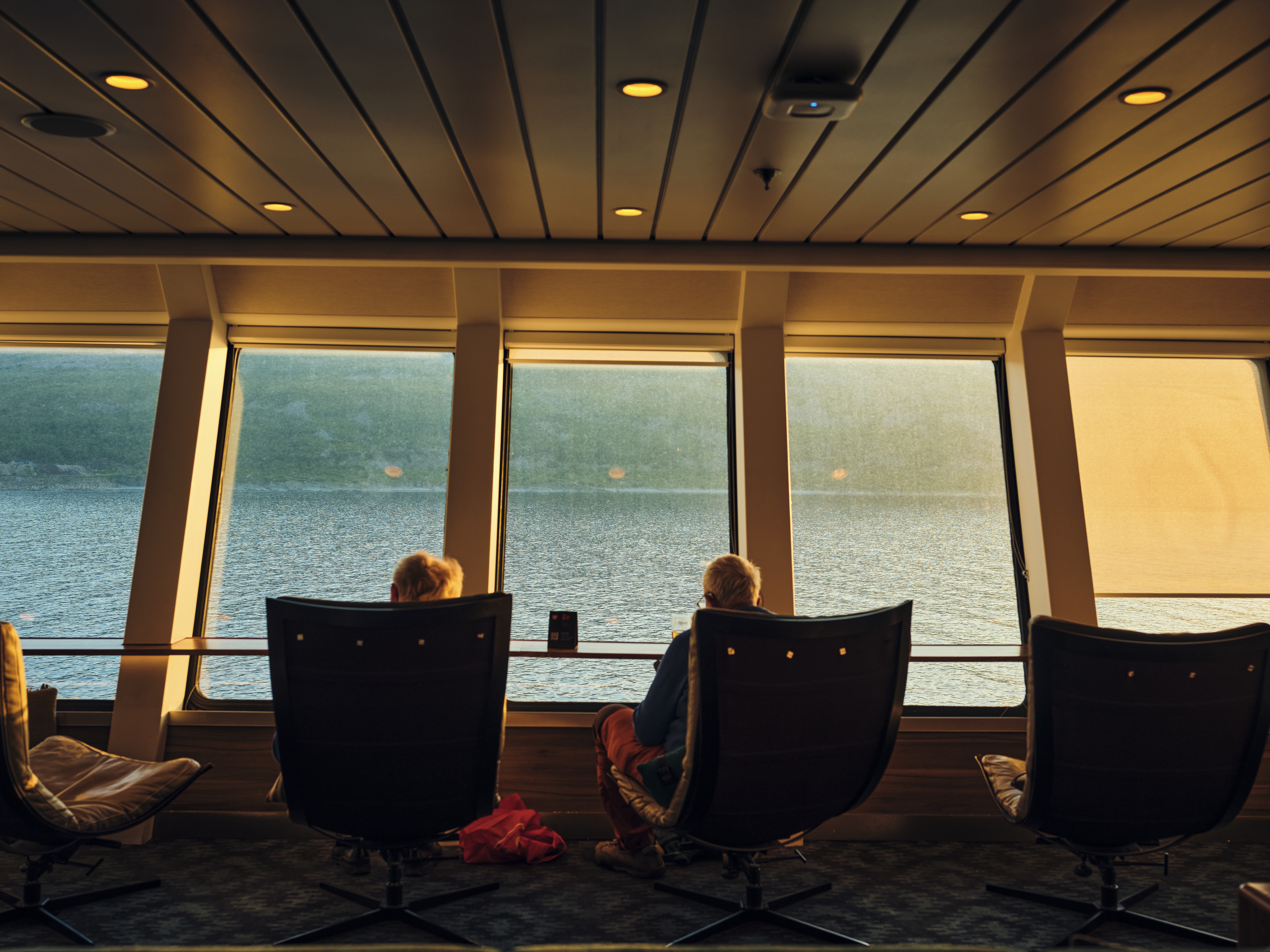 MS Polarlys - Explorer Lounge & Bar